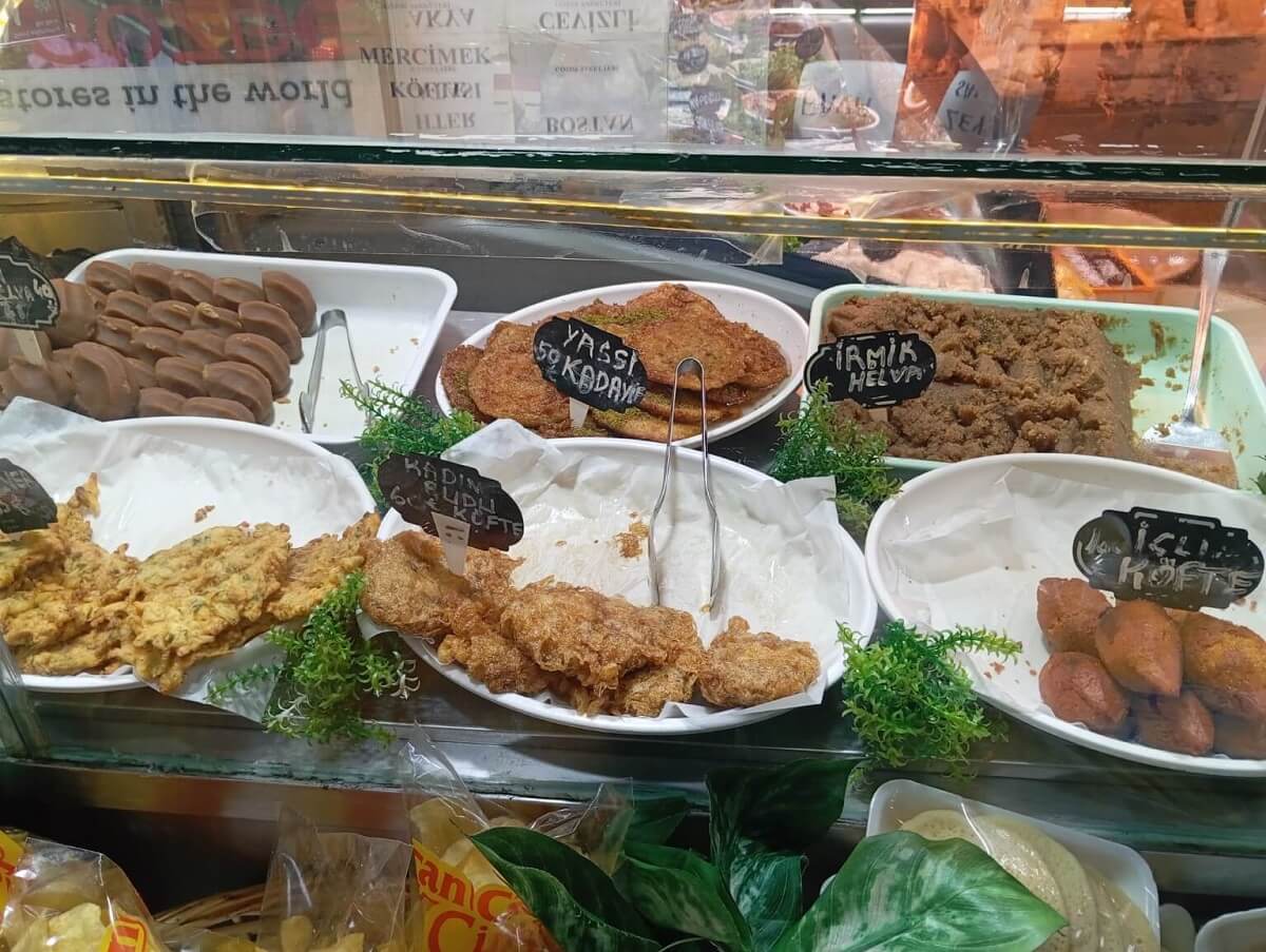 meze turche Kadıköy cucina tradizionale Istanbul piatti tipici