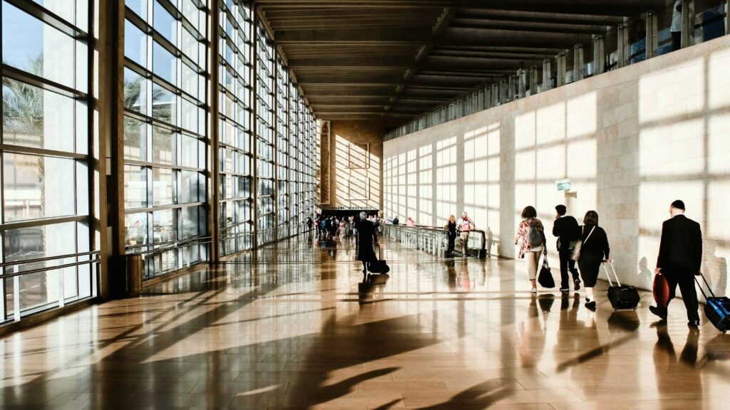 Passeggeri all’interno dell’aeroporto prima di raggiungere Kadıköy dal Sabiha Gökçen