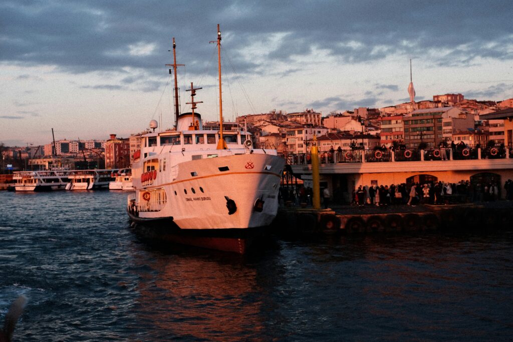Traghetto pubblico a Istanbul vicino a Kadıköy
